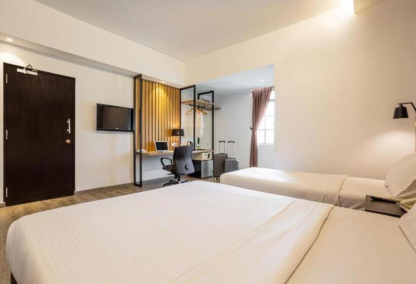 Deluxe Trippelrum, Thy Executive