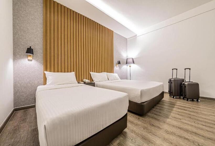 Deluxe Trippelrum, Thy Executive