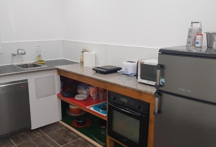 سرير فى غرفة مشتركه, House Coffe