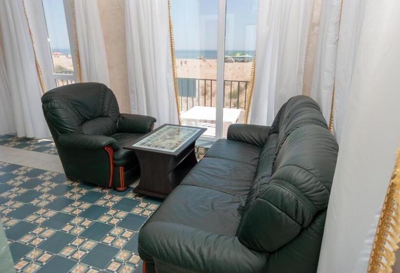 سوییت جونیور با چشمانداز دریا, ля вады