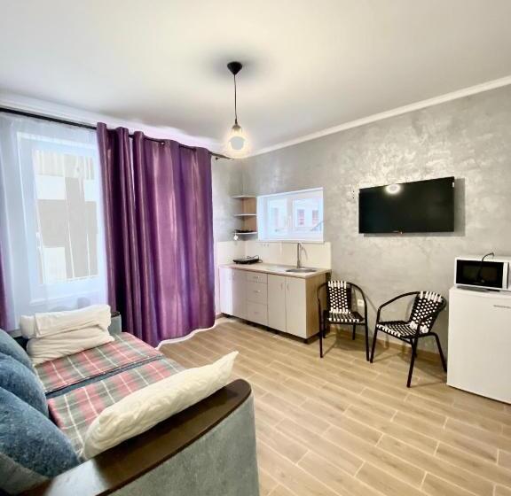 استودیوی لوکس, ля вады