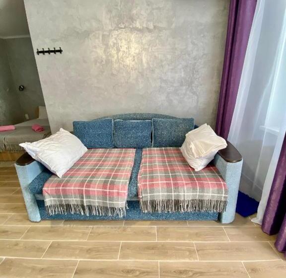 استودیوی لوکس, ля вады