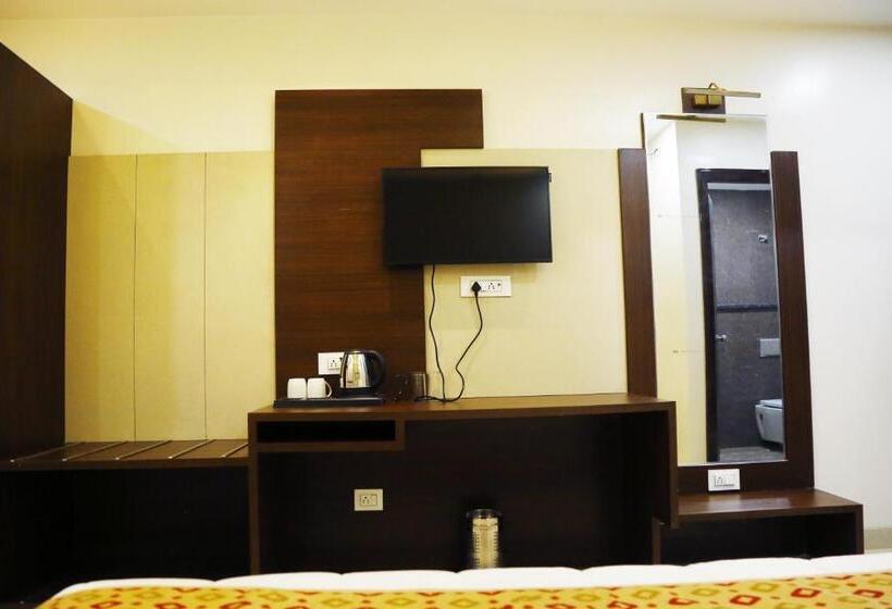 Номер Deluxe, Landmark