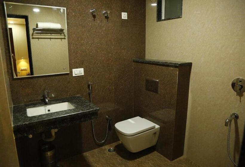 Номер Deluxe, Landmark