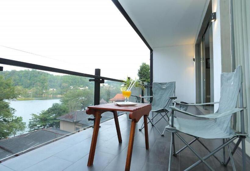 Suite with lake view, Lotus Lake Residence