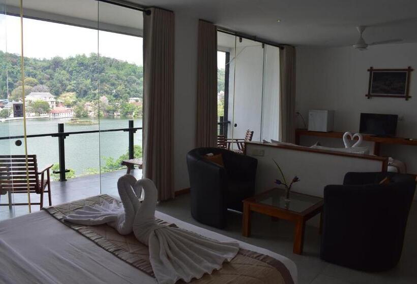 Suite with lake view, Lotus Lake Residence