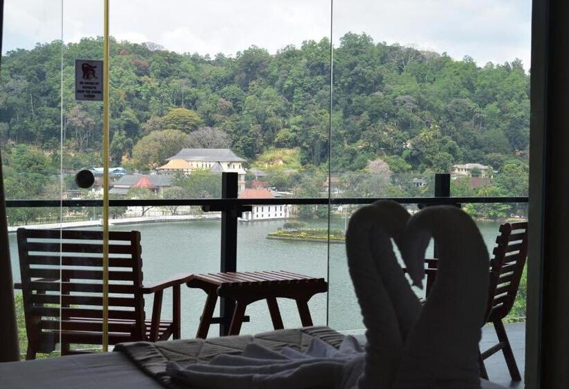 Suite with lake view, Lotus Lake Residence