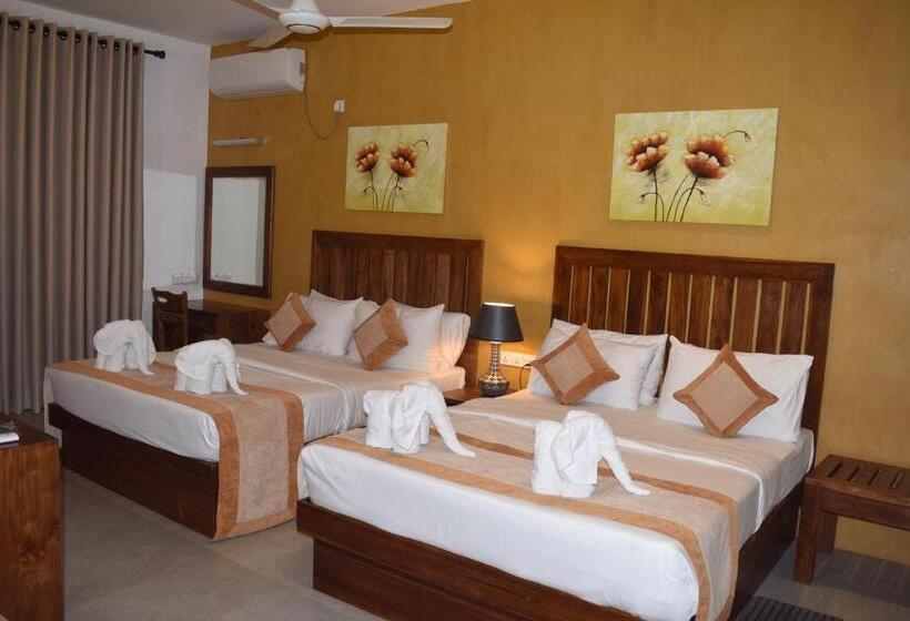 חדר משפחתי נוף לגינה, Lotus Lake Residence