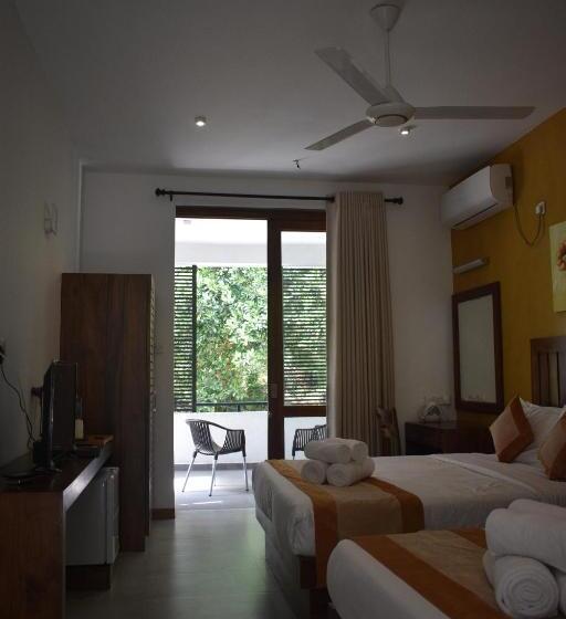 חדר משפחתי נוף לגינה, Lotus Lake Residence