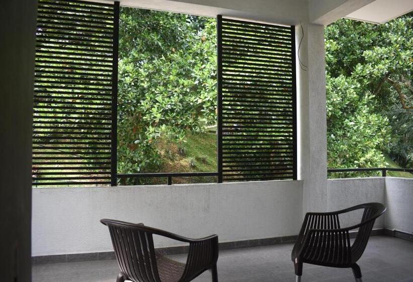 חדר משפחתי נוף לגינה, Lotus Lake Residence