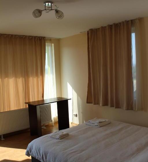 ファミリールーム, хаджистанковата къща