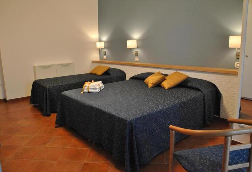 חדר סטנדרט לשלושה, Camera & Caffès