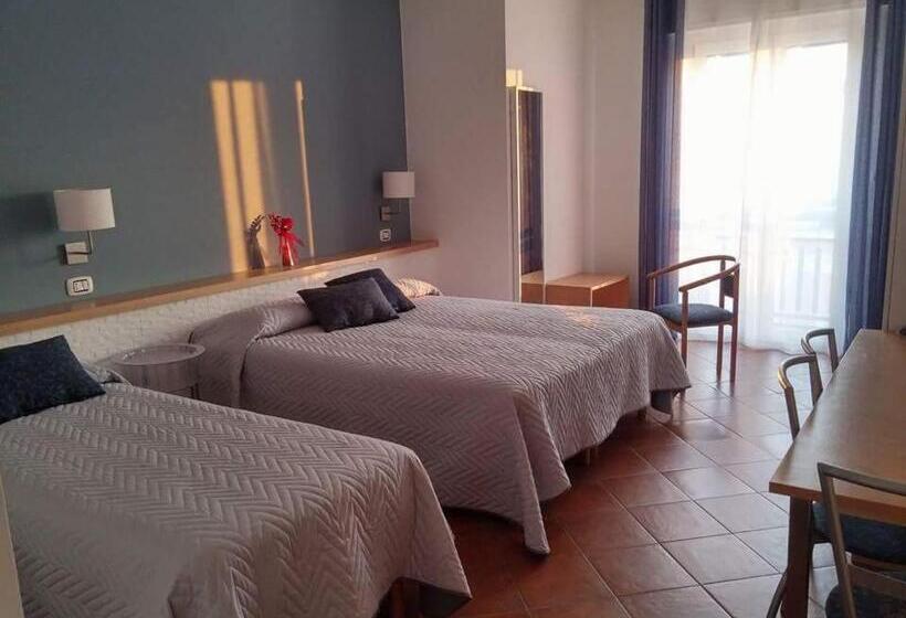 标准三人间, Camera & Caffès