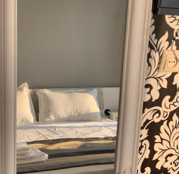 اتاق لوکس با بالکن و چشمانداز دریا, White House Anaklia