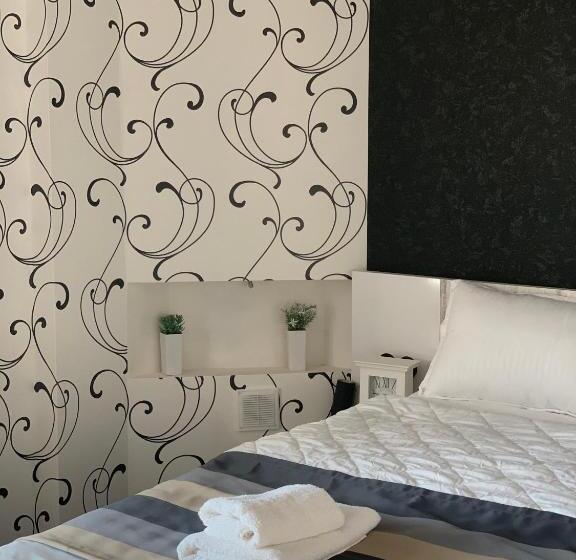 اتاق لوکس با بالکن و چشمانداز دریا, White House Anaklia