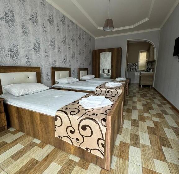 اتاق استاندارد سه تخته با چشمانداز باغ, White House Anaklia