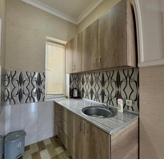 اتاق استاندارد سه تخته با چشمانداز باغ, White House Anaklia