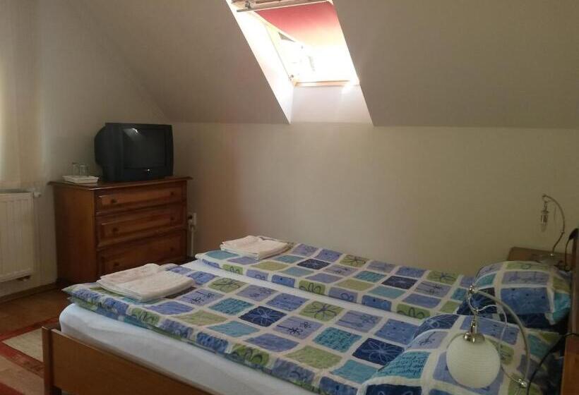 Номер Стандарт с Балконом, Pensiunea Lőrincz  Panzió