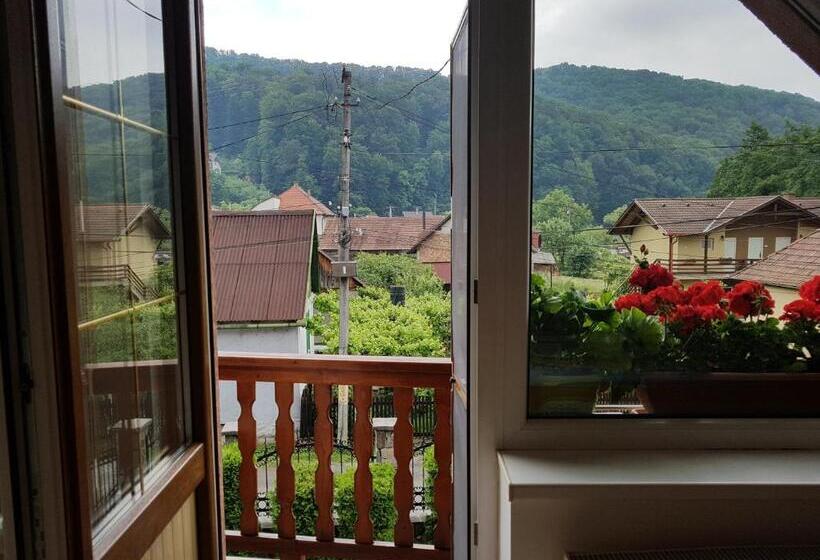 バルコニー付きスタンダードトリプルルーム, Pensiunea Lőrincz Panzió