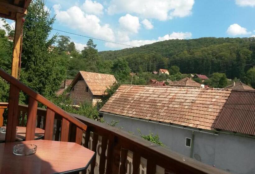 Трехместный Номер Стандарт с Балконом, Pensiunea Lőrincz  Panzió