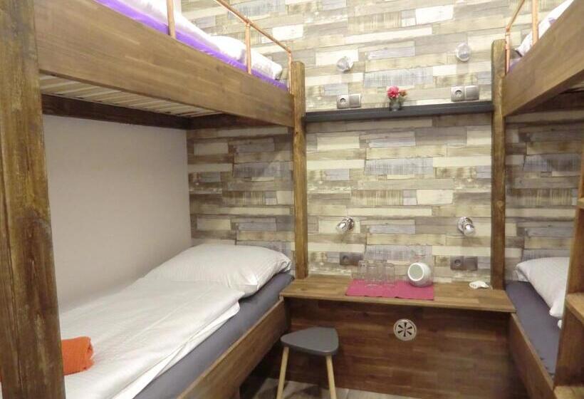 اتاق استاندارد چهارنفره با سرویس بهداشتی مشترک, Cityflair Berlin Apartments & Rooms