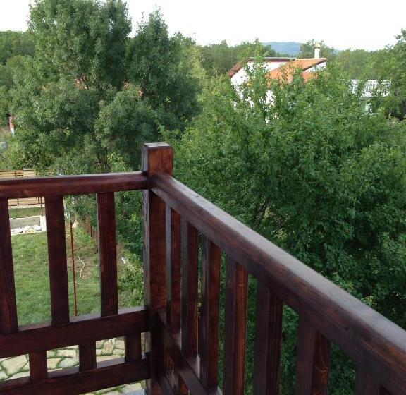 سوییت خانوادگی, Zapovedni Rai