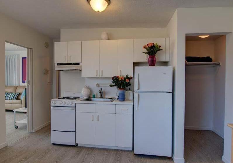 جناح عائلي, Wavecrest Resort