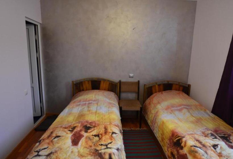 اتاق استاندارد چهار تخته, Armen's Guest House