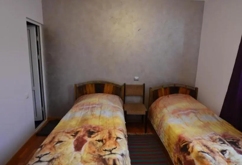 اتاق استاندارد چهار تخته, Armen's Guest House