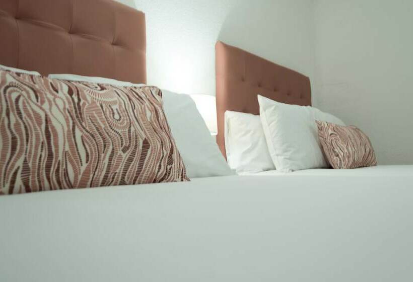 اتاق لوکس, In & Out