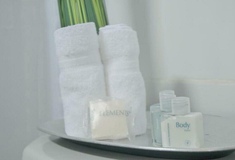 اتاق لوکس, In & Out