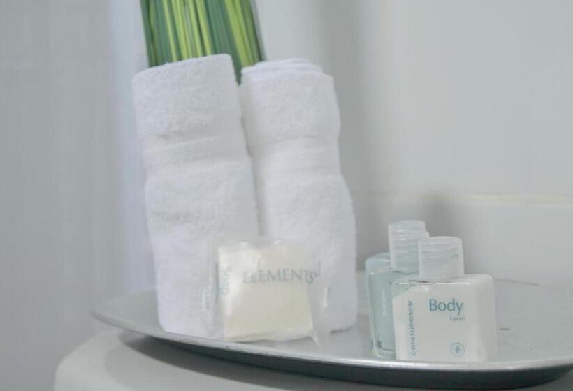 اتاق خانوادگی, In & Out