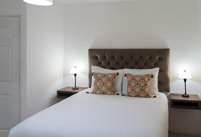 اتاق لوکس, In & Out