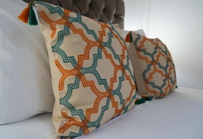 اتاق لوکس, In & Out