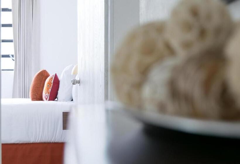 سوییت جونیور, In & Out