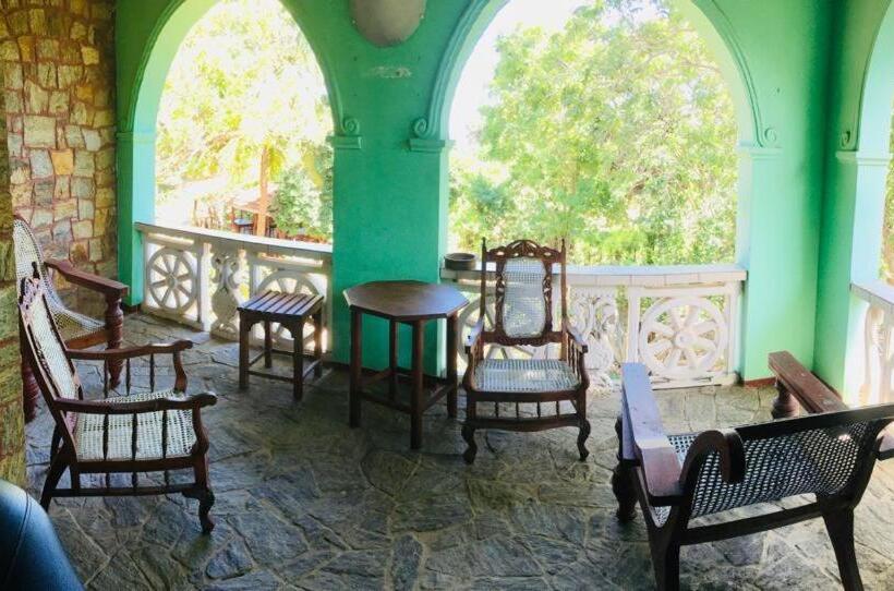 Семейный Номер, Temple Flower Guest