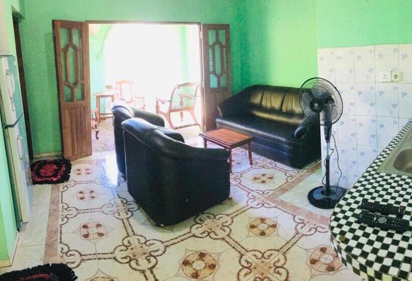 Семейный Номер, Temple Flower Guest