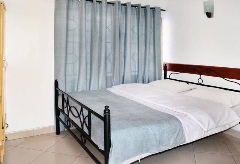 Номер Стандарт, Arusha Naaz