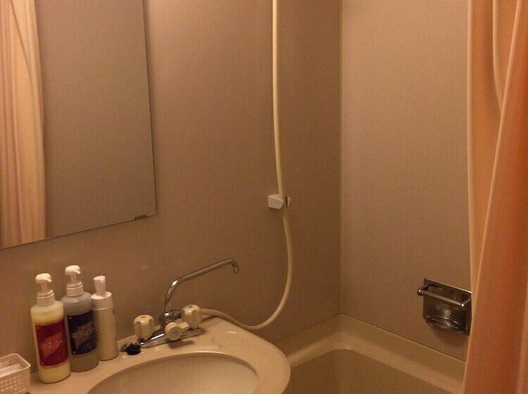 חדר סטנדרט יחיד, Crown Hills Nakamura