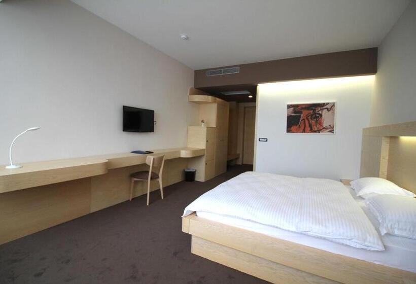 اتاق سوپریور, International Prishtina & Spa