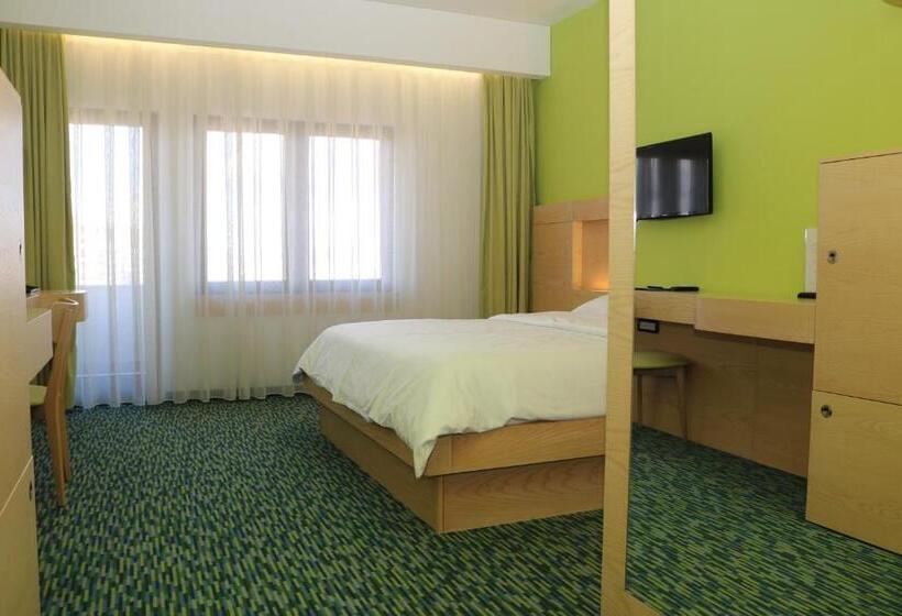 Quarto Standard Vista Cidade, International Prishtina & Spa