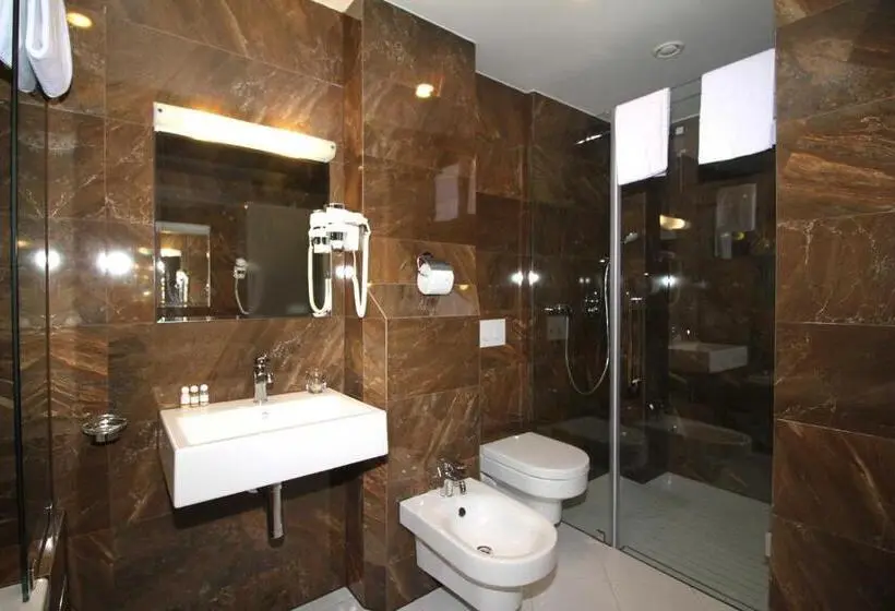 اتاق استاندارد با چشم‌انداز شهر, International Prishtina & Spa