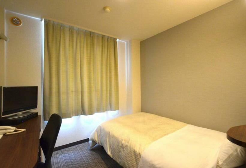 غرفة قياسية فردية, Isahaya Daiichi