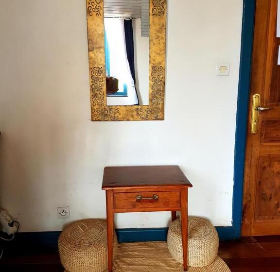 اتاق استاندارد سه نفره, Le Trianon