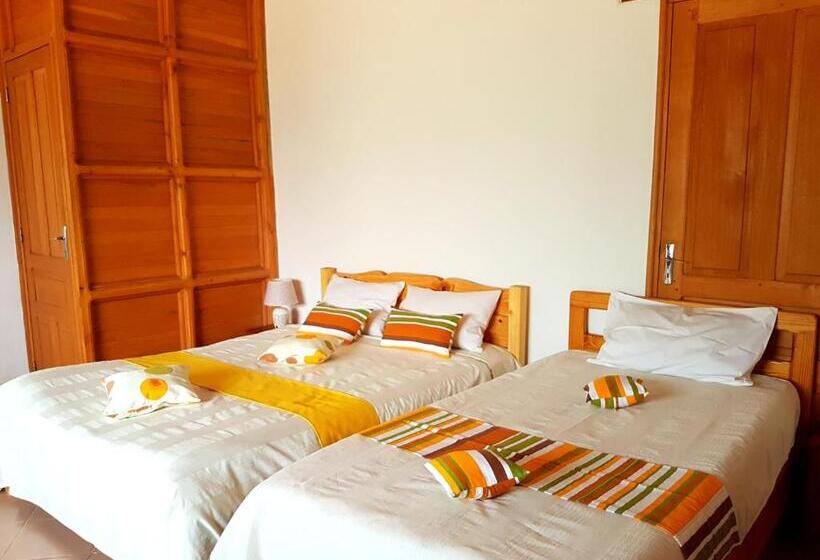 اتاق استاندارد سه نفره, Le Trianon