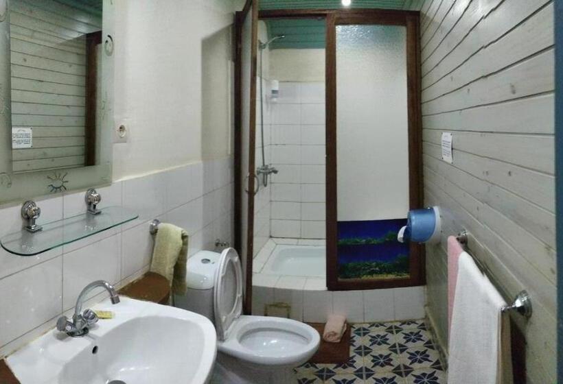 اتاق استاندارد سه نفره, Le Trianon