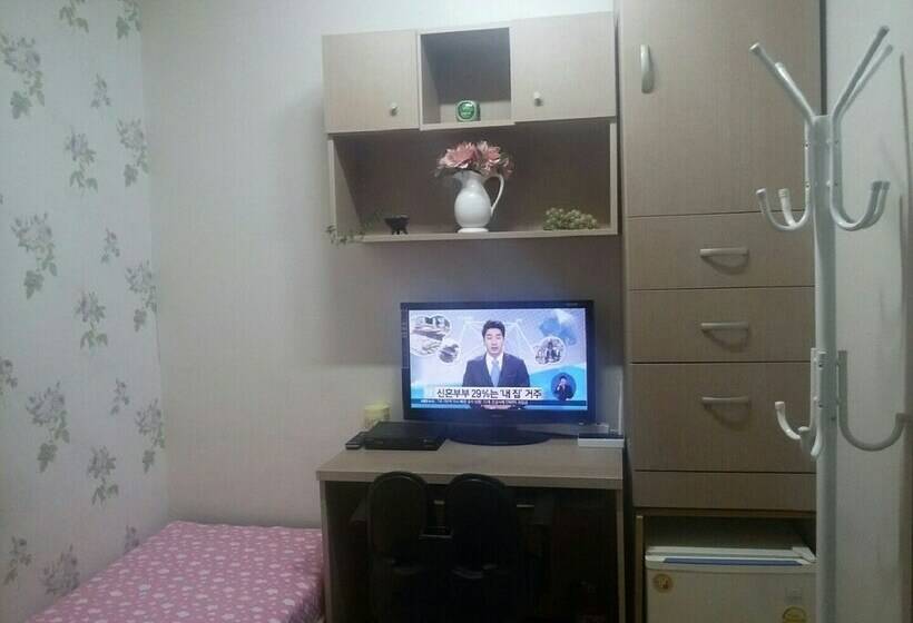 Номер Economy Индивидуальный, Jukjeon Guesthouse Iwantlivingtel