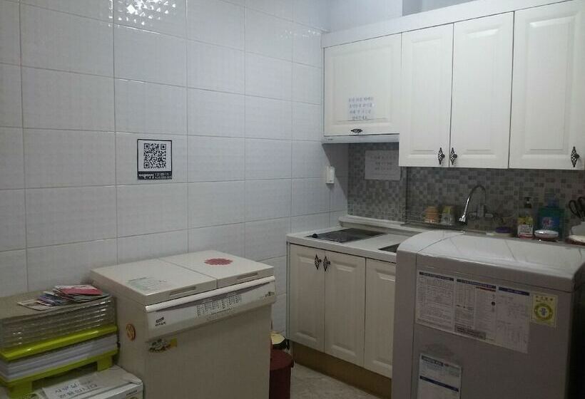 Номер Economy Индивидуальный, Jukjeon Guesthouse Iwantlivingtel
