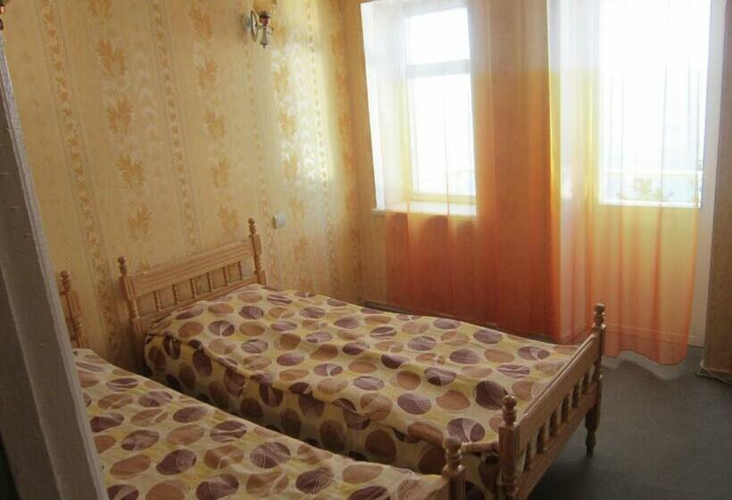اتاق استاندارد با چشم‌انداز دریاچه, Sevan Writers House