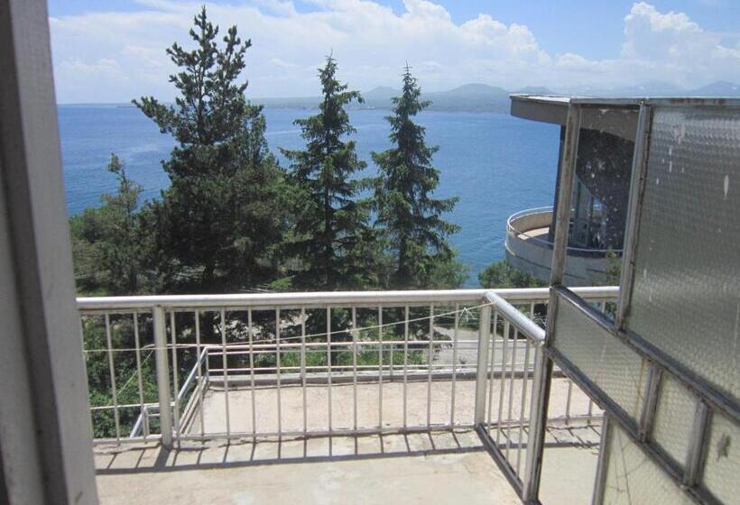 اتاق استاندارد چهار تخته, Sevan Writers House